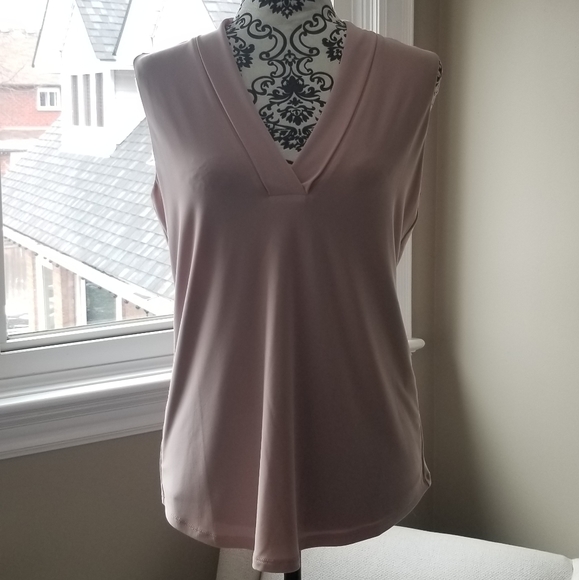 V neck tank from WHBM - Picture 2 of 7
